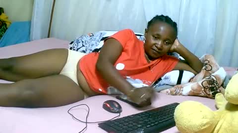 Snapshot of mylindasweet chatting on 03-12-25, 03:40 linda online show from 03-12-25, 03:40