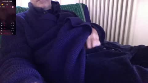 Bi sexy guy lovense hush is on private is open or password show tip if you like. online show from 12-31-24, 09:10