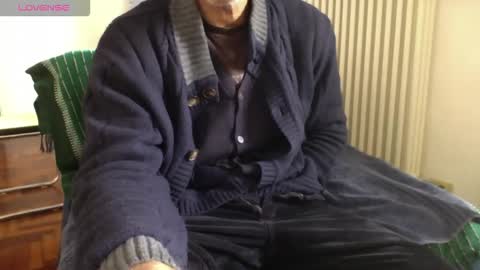 Bi sexy guy lovense hush is on private is open or password show tip if you like. online show from 11-19-25, 10:26