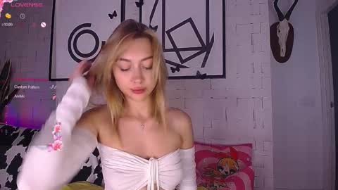 mynameisnikki_ online show from 10-05-25, 10:02