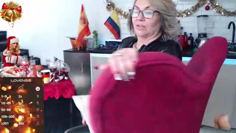 Snapshot of myrnasexxx chatting on 12-29-24, 02:42 Myrna Sessions online show from 12-29-24, 02:42