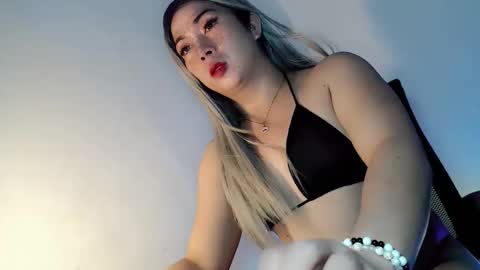 Snapshot of mysterious_kim chatting on 02-25-26, 02:27 kimmy online show from 02-25-26, 02:27