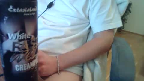 Snapshot of mysteryboy497 chatting on 10-23-25, 09:02 mysteryboy497 online show from 10-23-25, 09:02