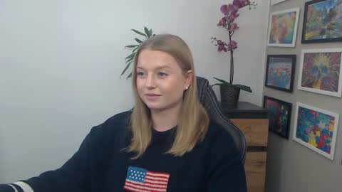 Snapshot of mysteryericax chatting on 01-19-26, 12:42 Erica online show from 01-19-26, 12:42