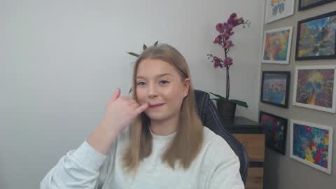 Snapshot of mysteryericax chatting on 02-05-26, 09:14 Erica online show from 02-05-26, 09:14