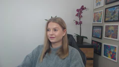 Snapshot of mysteryericax chatting on 02-06-26, 09:23 Erica online show from 02-06-26, 09:23