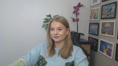 Snapshot of mysteryericax chatting on 02-16-26, 01:29 Erica online show from 02-16-26, 01:29