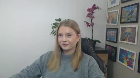 Snapshot of mysteryericax chatting on 02-20-26, 09:43 Erica online show from 02-20-26, 09:43