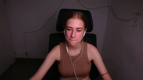 Emelie online show from 09-10-25, 05:35