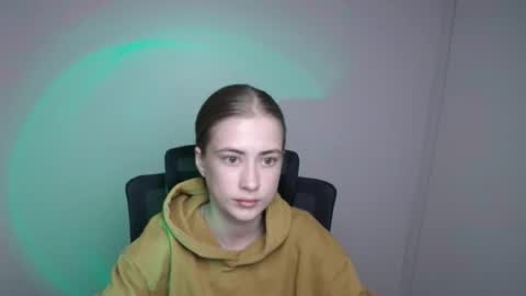 Emelie online show from 09-14-25, 05:06