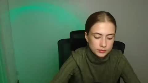 Emelie online show from 09-18-25, 05:09