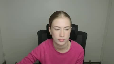 Emelie online show from 09-19-25, 05:31