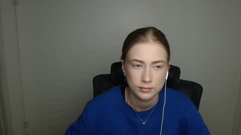 Emelie online show from 09-20-25, 05:19