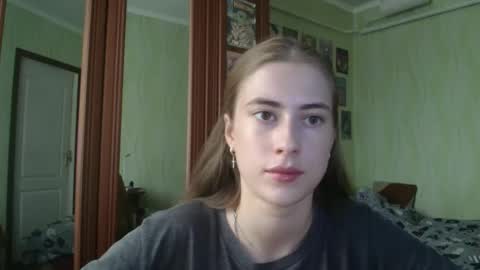 Emelie online show from 10-04-25, 10:46