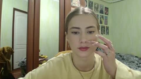 Emelie online show from 10-06-25, 11:57