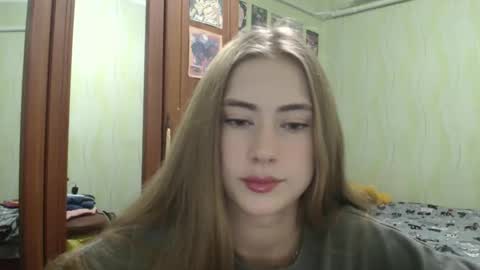 Emelie online show from 10-07-25, 06:49
