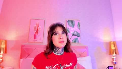 Snapshot of mystikdoll chatting on 11-18-25, 11:36 Misteika online show from 11-18-25, 11:36