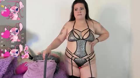 Snapshot of n_tiana chatting on 12-20-25, 04:30 Tiana online show from 12-20-25, 04:30