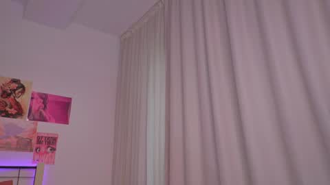 Snapshot of naalani chatting on 12-22-24, 07:22 Naalani online show from 12-22-24, 07:22