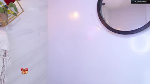 naamah_b online show from 12-06-24, 01:44