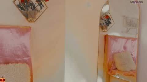 naamah_b online show from 10-16-25, 02:18