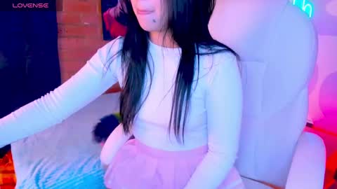 Snapshot of naaoomi chatting on 02-11-25, 07:38 Camila- free online show from 02-11-25, 07:38