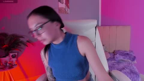 Snapshot of naath_ chatting on 11-18-25, 09:41 anny online show from 11-18-25, 09:41