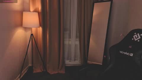 Snapshot of naavyy chatting on 11-27-25, 01:46 naavyy online show from 11-27-25, 01:46