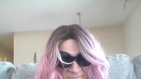 nadia_crivello online show from 12-15-25, 08:02