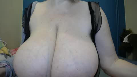 nadinnnea online show from 01-25-25, 06:24