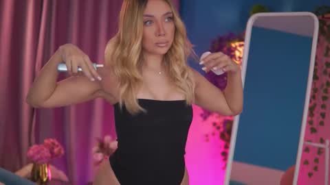 Snapshot of nadyablue chatting on 02-15-26, 05:04 Nadia online show from 02-15-26, 05:04