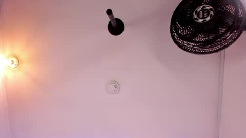 Snapshot of nahia_low chatting on 12-18-24, 08:20 Valeria online show from 12-18-24, 08:20