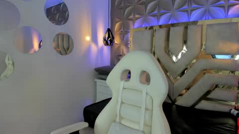 Snapshot of nahia_low chatting on 12-19-24, 02:34 Valeria online show from 12-19-24, 02:34