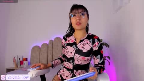 Snapshot of nahia_low chatting on 09-18-25, 06:04 Valeria online show from 09-18-25, 06:04