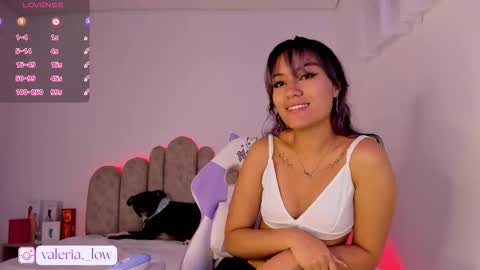 Snapshot of nahia_low chatting on 10-29-25, 03:09 Valeria online show from 10-29-25, 03:09