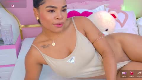 NahiaraReina  online show from 12-05-25, 02:36
