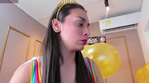 Snapshot of nahimithompson chatting on 10-27-25, 11:58 Nahimi online show from 10-27-25, 11:58