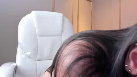 Snapshot of nahimithompson chatting on 10-30-25, 08:31 Nahimi online show from 10-30-25, 08:31