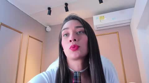 Snapshot of nahimithompson chatting on 11-21-25, 08:07 Nahimi online show from 11-21-25, 08:07