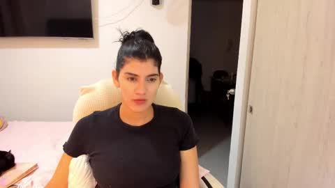 Snapshot of nahomi2021 chatting on 11-19-25, 10:43 independent model online show from 11-19-25, 10:43