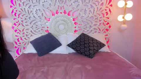 Nahomi online show from 10-17-25, 07:49