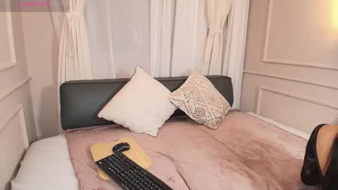 Nahomi online show from 11-04-25, 08:08