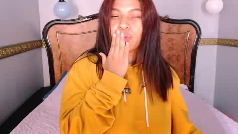 Snapshot of nahomi_tyler chatting on 02-27-25, 06:40 Nahomy online show from 02-27-25, 06:40