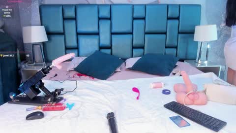 Snapshot of nahomi_wild chatting on 02-19-25, 10:53 Nahomi online show from 02-19-25, 10:53