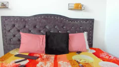 nahomy1315 online show from 10-07-25, 07:44
