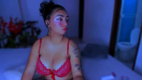 Nahomy online show from 11-08-25, 05:40