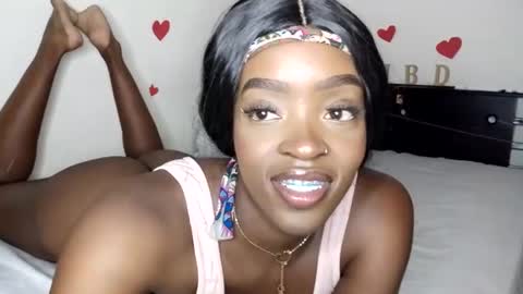 Nahomy  online show from 02-24-25, 07:52