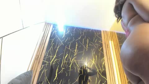 Nahomy  online show from 09-30-25, 10:04