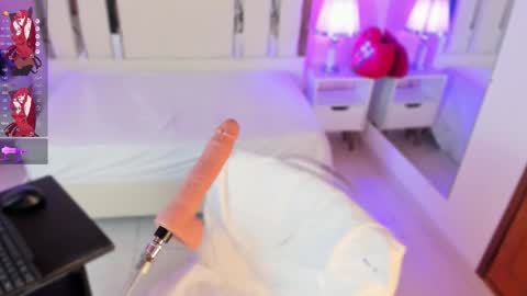 Nahomy Roberts online show from 10-25-25, 12:23