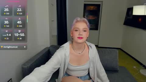 Snapshot of nakishacroshaw chatting on 09-14-25, 11:09 Kate online show from 09-14-25, 11:09